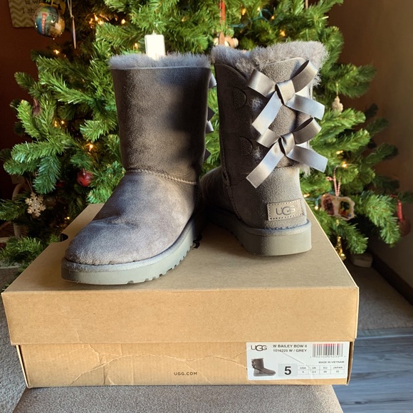 UGG Boots: Women’s Bailey Bow II - Picture 1 of 6